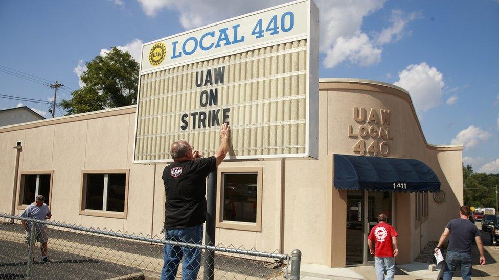 Local union putting up signs about the strike