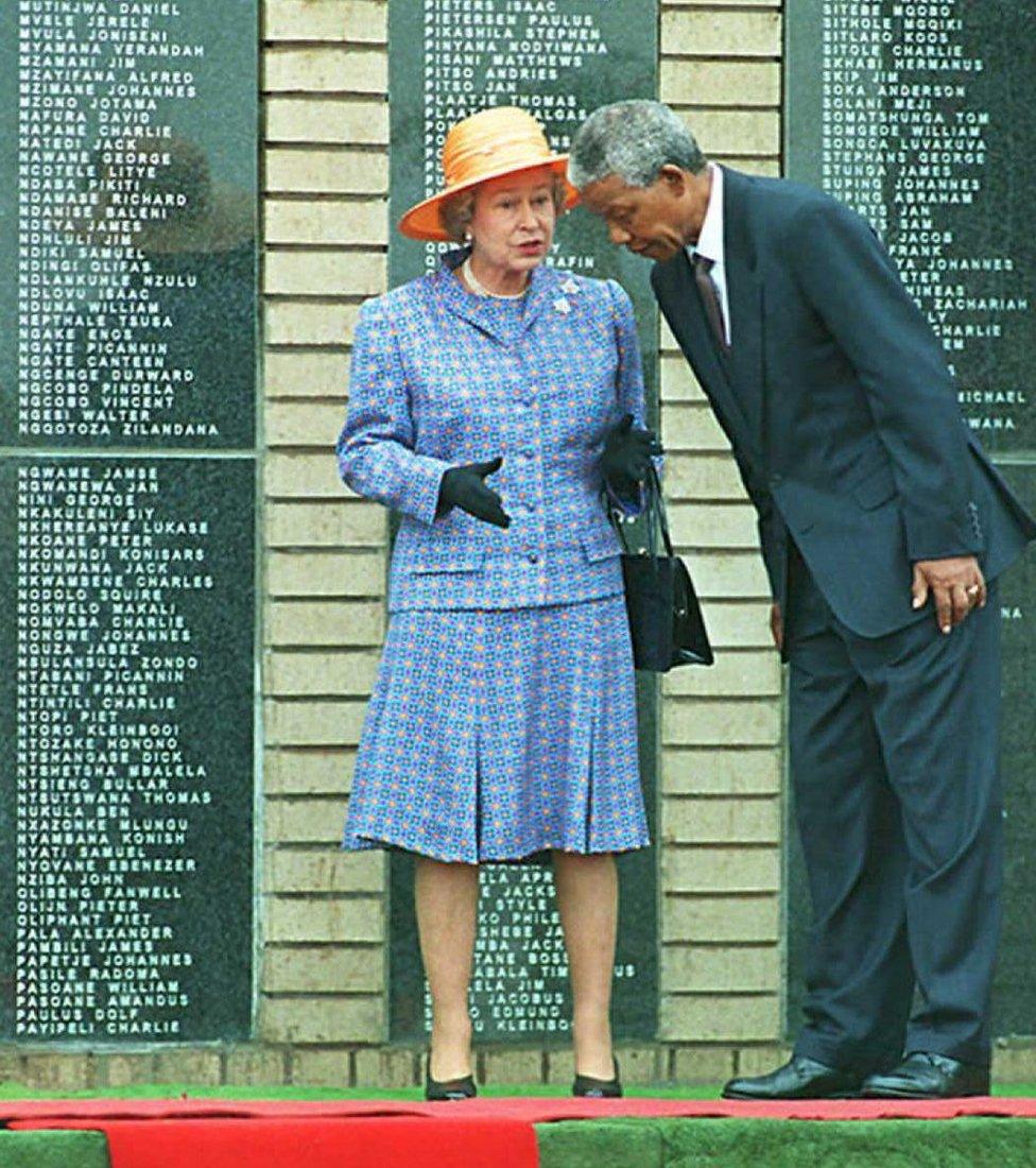 President Nelson Mandela leans forward as he speaks with Queen Elizabeth II at Avalon cemetery in Soweto, outside Johannesburg 23 March.