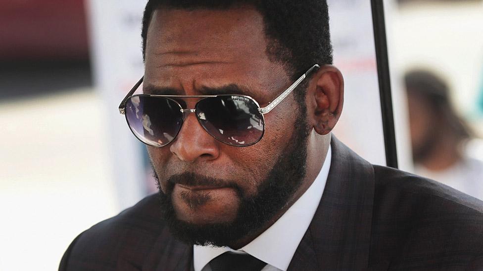 R. Kelly arriving at a court hearing in 2019