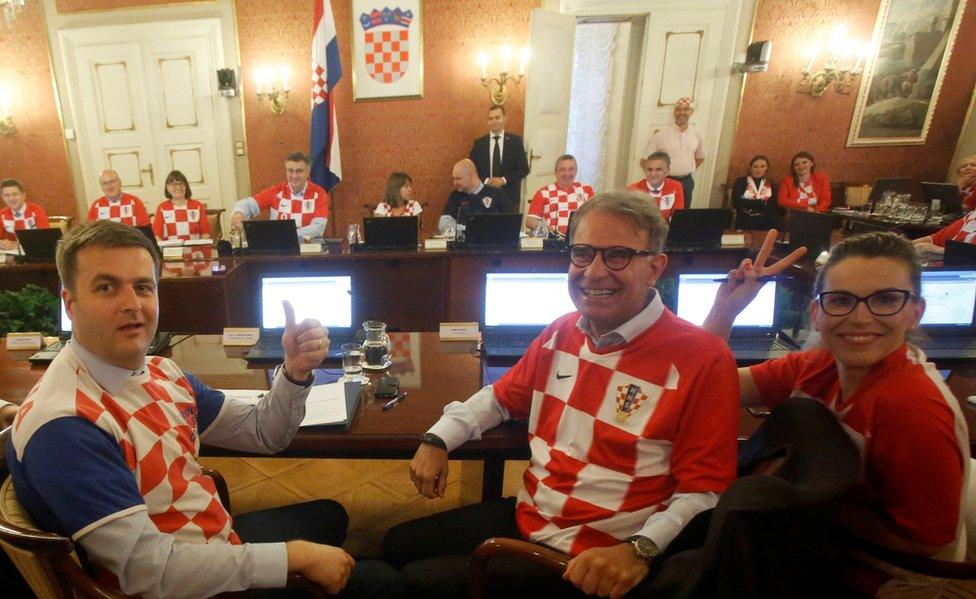 Croatia ministers in team jersey, 12 Jul 18