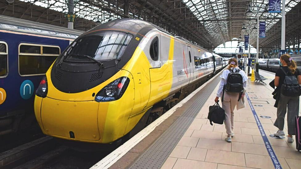 Avanti train and passengers at Manchester Piccadilly