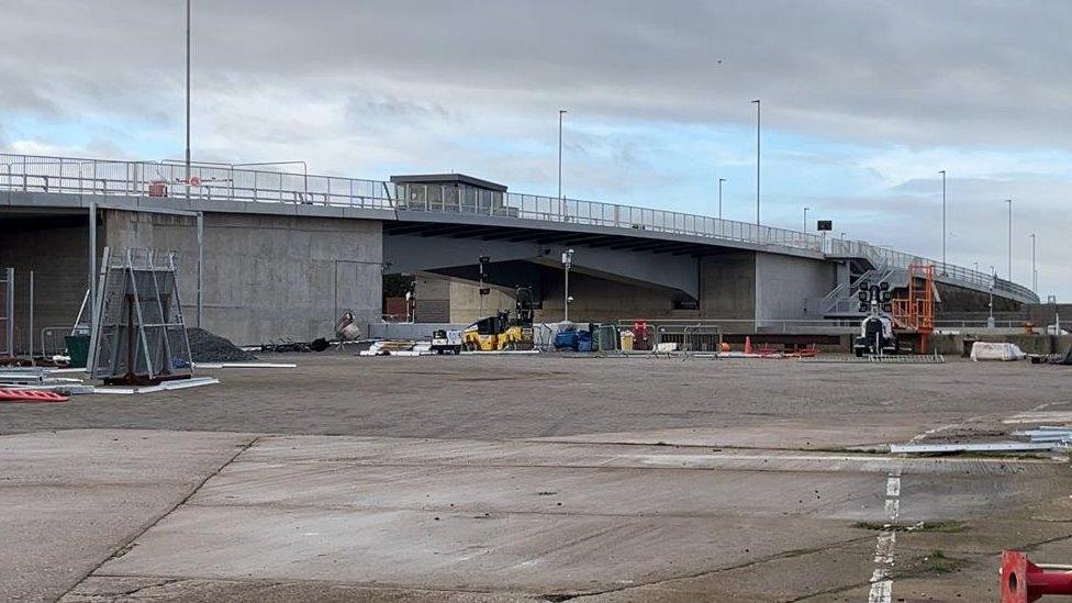 Herring Bridge pictured in the closed position, from Fish Wharf Quay