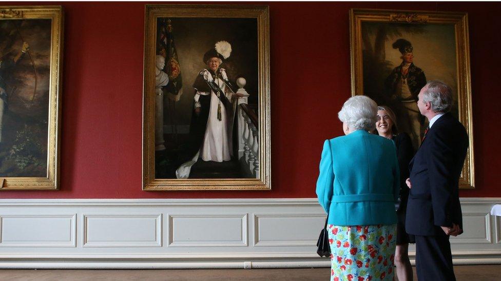 The Queen with artist Nicky Philipps and the Duke of Buccleuch