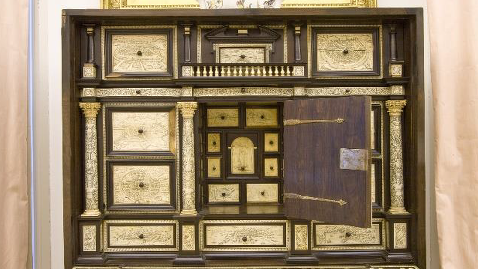 Map cabinet