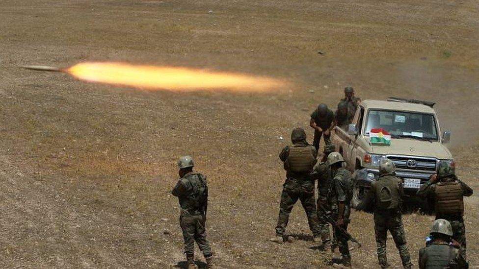 Kurdish fighters fire rocket towards IS position near Mosul (Aug 2016)