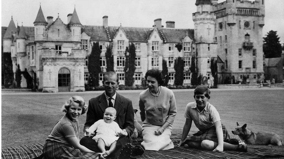 An Teaghlach Rìoghail aig Baile Morail ann an 1960.