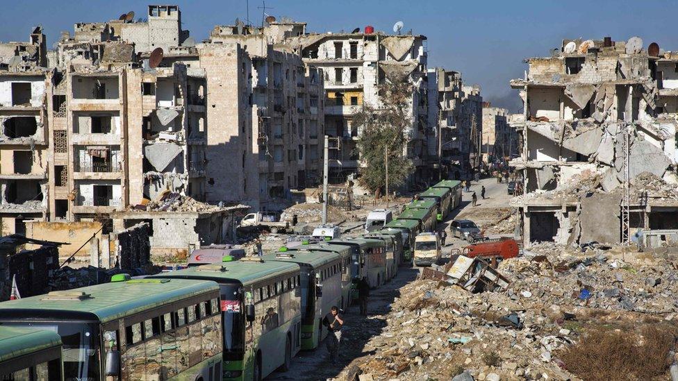 Buses and ambulances wait to leave rebel-held Aleppo (15 December 2016)