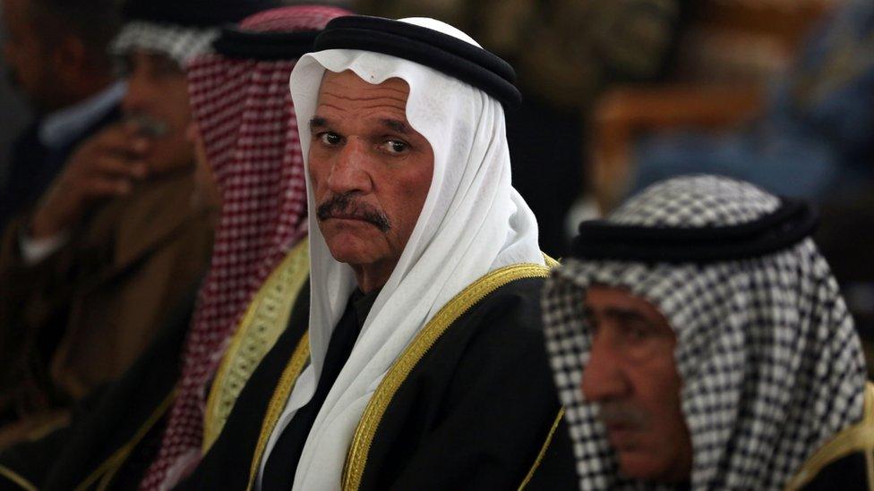 A Sunni sheikh (C) attends a meeting with Sunni and Shia clerics and leaders to discuss reconciliation in Muqdadiya, north-east of Baghdad (23 January 2016)