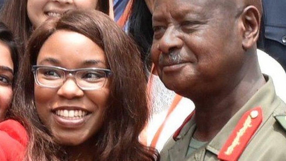 Dr Jamechia Hoyle holds her smartphone, as she attempts to take a selfie with Ugandan President, Yoweri Museveni