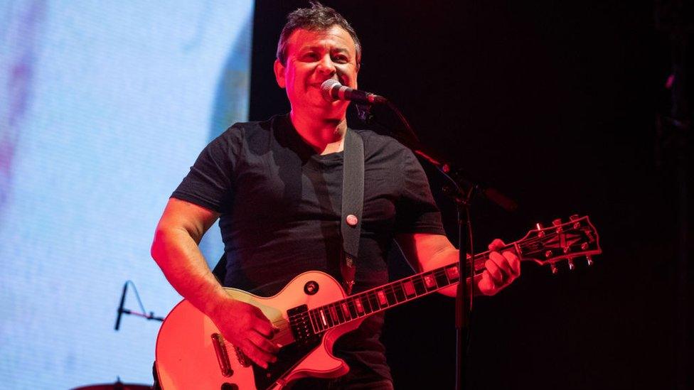 James Dean Bradfield on stage