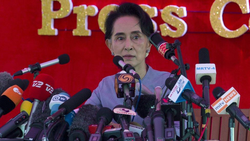 Aung San Suu Kyi speaks in Yangon, Myanmar (5 Nov 2015)