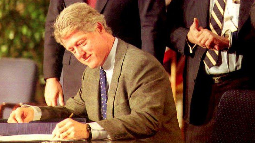 U.S. President Bill Clinton signs the North American Free Trade Agreement (NAFTA) 08 December 1993 a