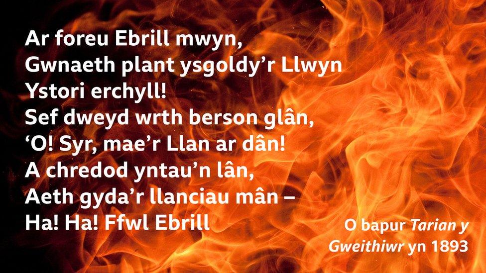 Pennill Ffŵl Ebrill ym mhapur Tarian y Gweithiwr