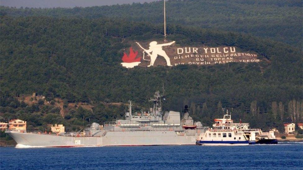 Russian warship passes Turkey en route to Mediterranean (04/10/15)