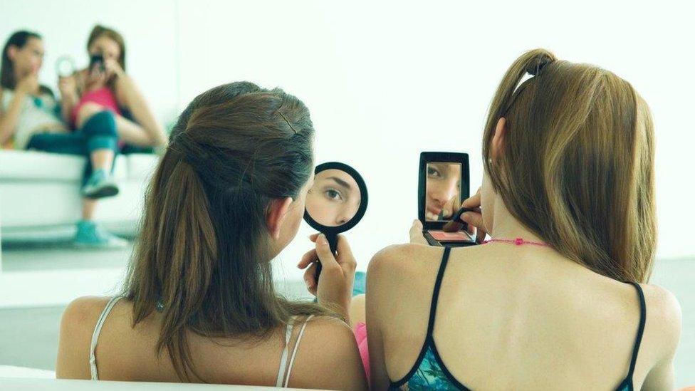 Girls with mirrors