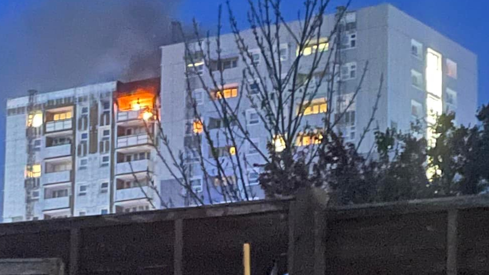 Block of flats on fire in Luton