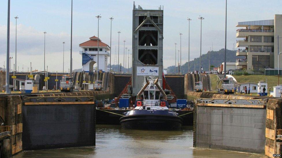 A tugboat in the Panama Canal