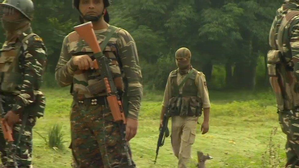 Indian troops surrounding the village of Tral (08 July 2017)