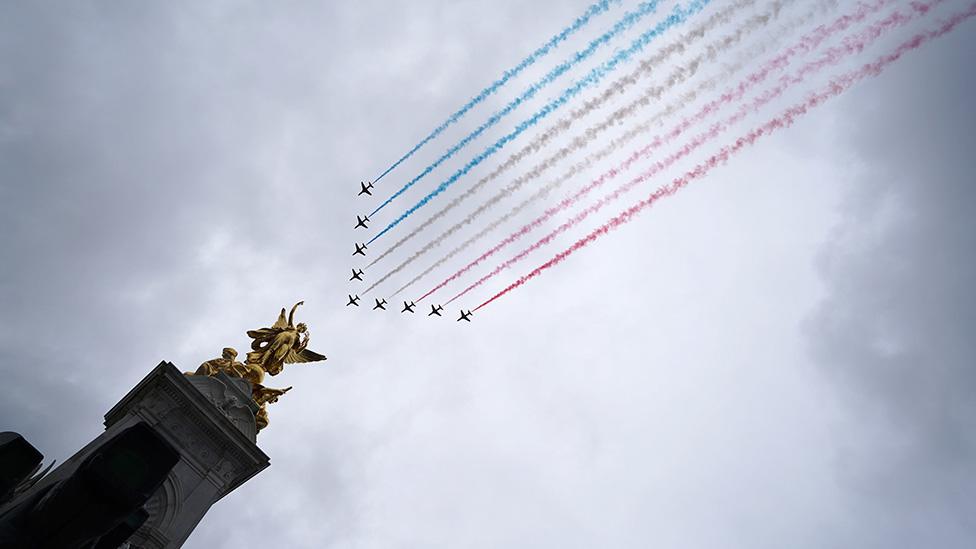 Red Arrows over Victoria Memorial