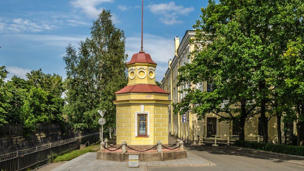 The Kronstadt tide gauge