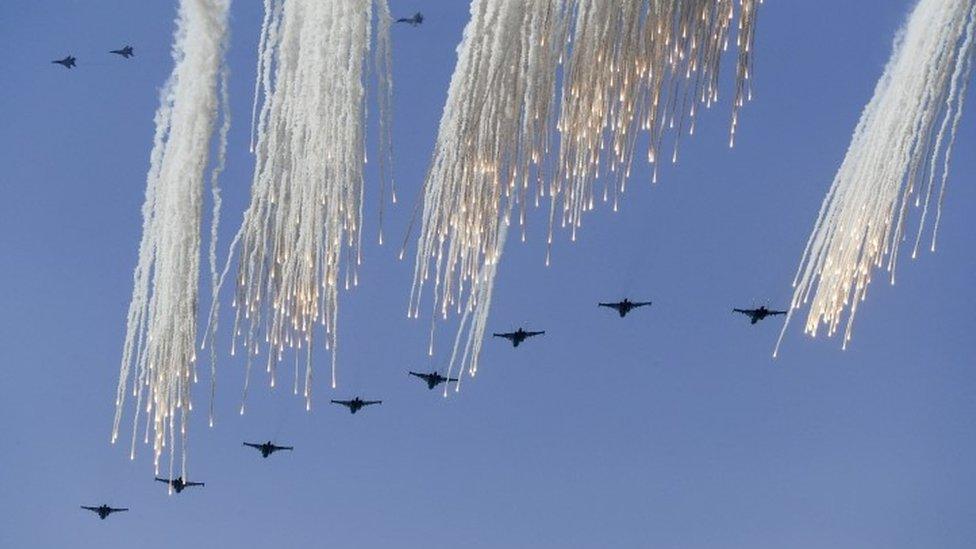 Russian military jets fire flares during military drills at the Black Sea coast, Crimea (09 September 2016)