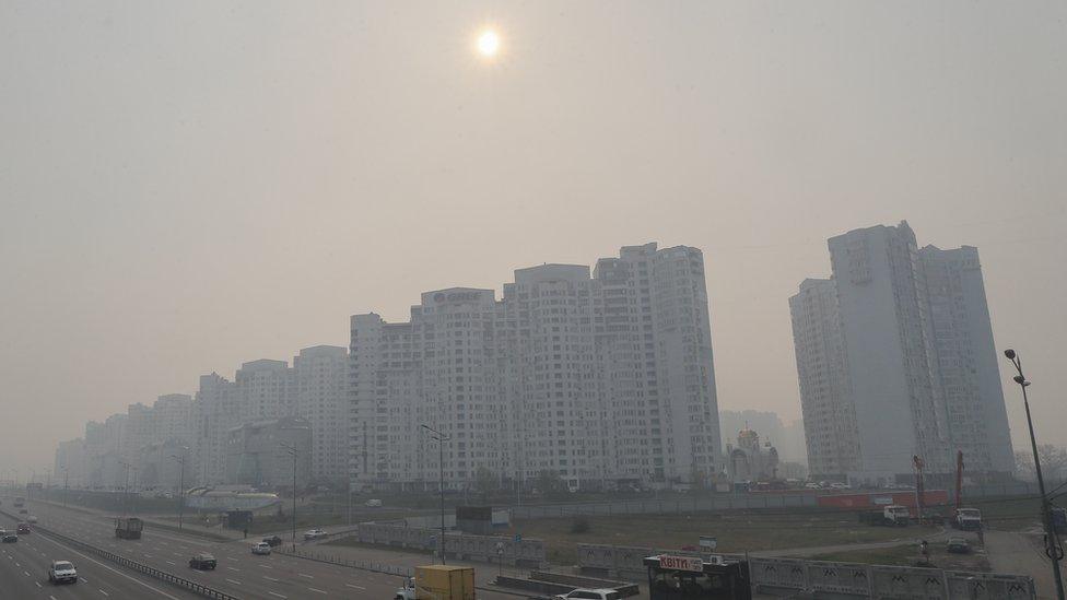 Kyiv shrouded in smog, 17 Apr 20