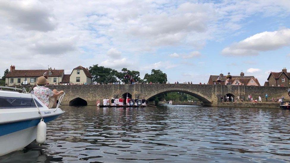 Swan Uppers in Abingdon