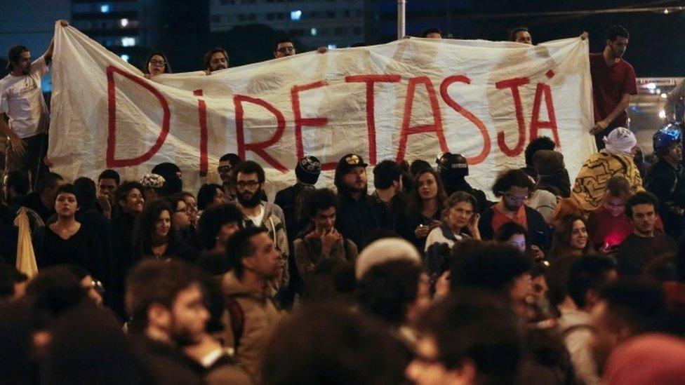 Supporters of former President Dilma Rousseff demonstrate two days after she was impeached by the Senate (03 September 2016)