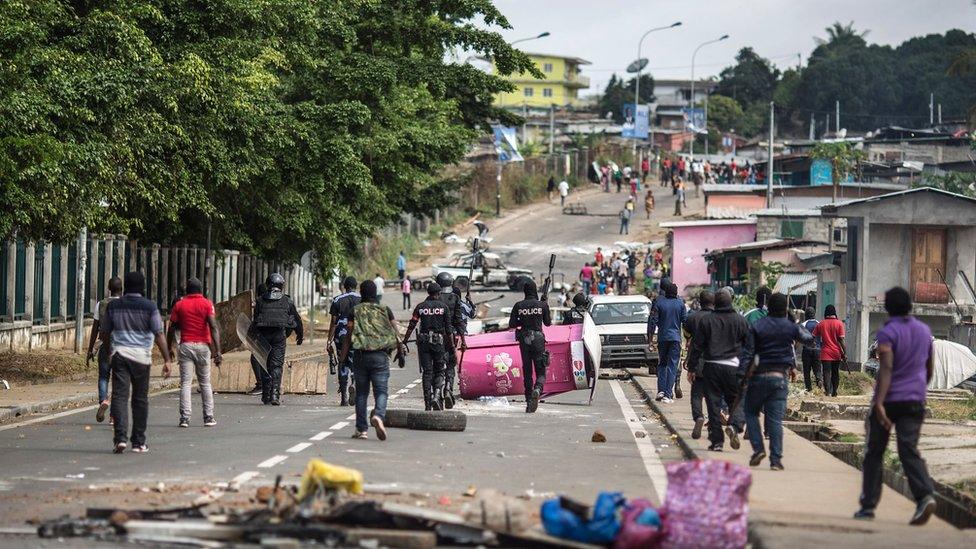 Police remove barricades