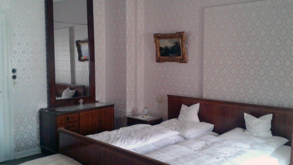 Elvis's bedroom at the Hotel Grunewald