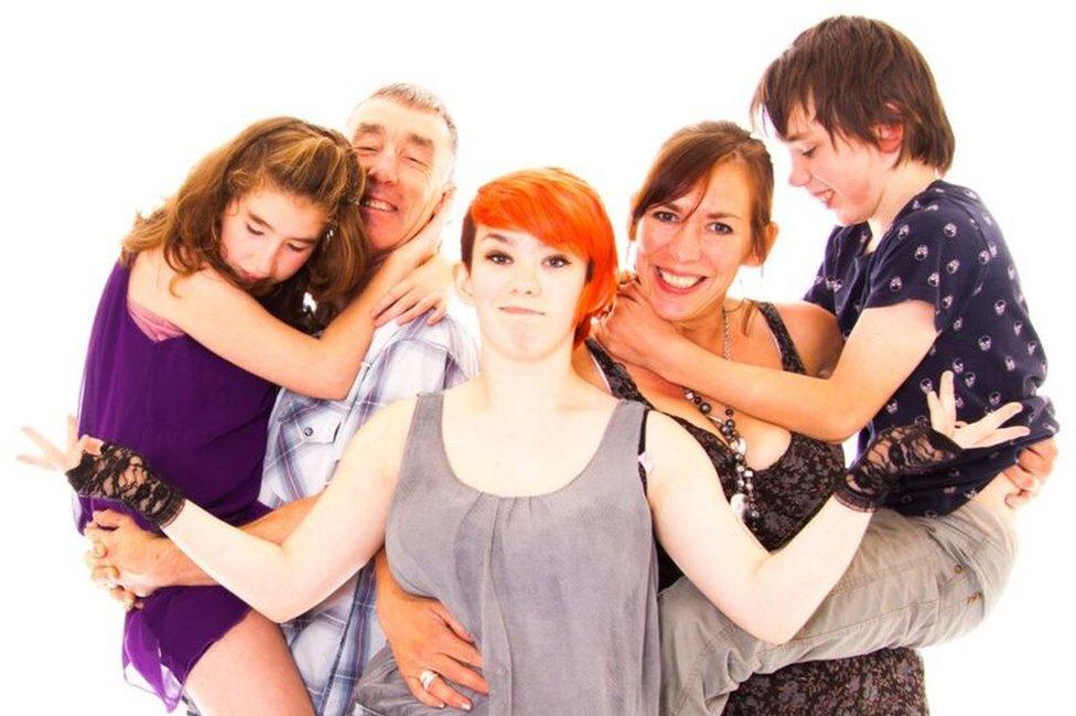 (L-r) Daisy, Richard, Rosie, Sharon and Lenny King