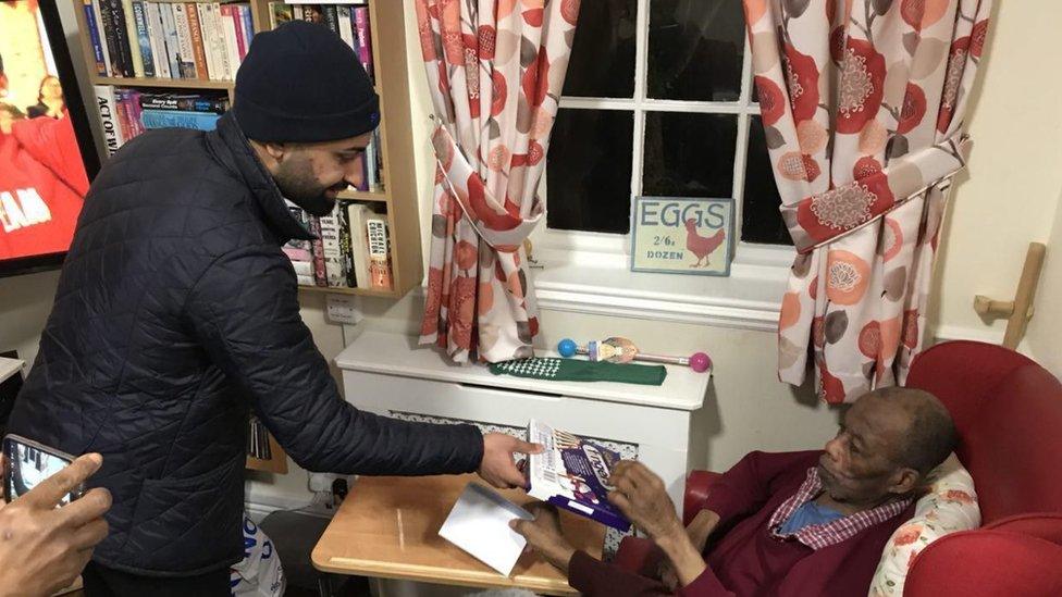 Ahmadiyya Muslim Youth Association visiting people in a care home