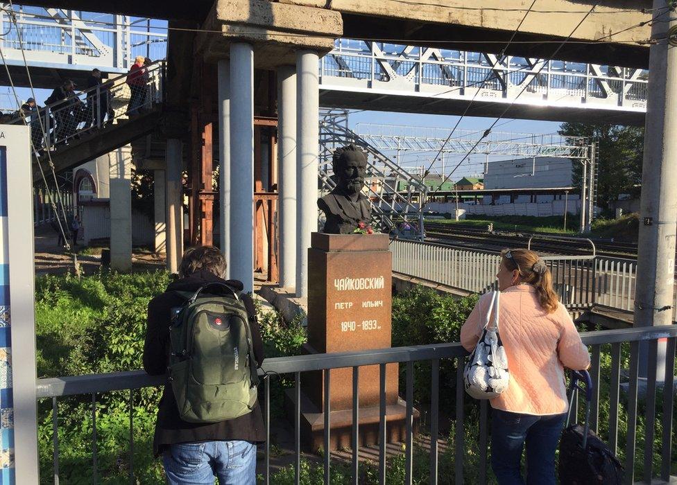 Memorial to Tchaikovsky on the platform at Klin station