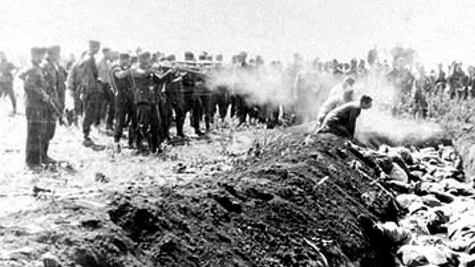 Babyn Yar victims being shot