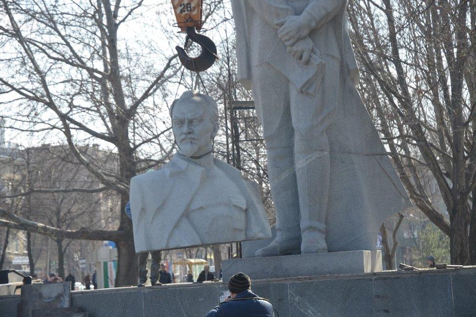 Monument being dismantled