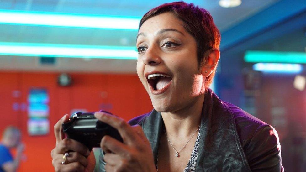 Perveen Akhtar playing Fortnite