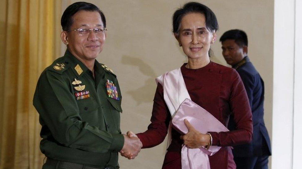 Gen Min Aung Hlaing and Aung San Suu Kyi shake hands