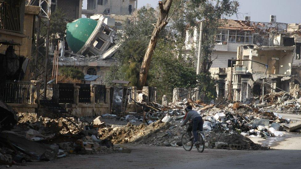 Children ride a bicycle in Deir al-Zour, Syria (23 January 2014)