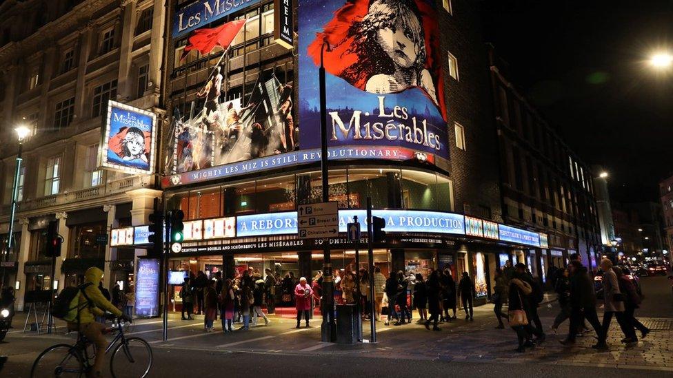 London theatre which puts on Les Miserables at night