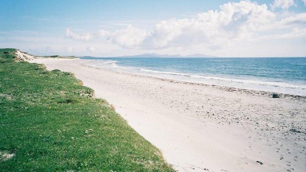Tràigh ann an Uibhist