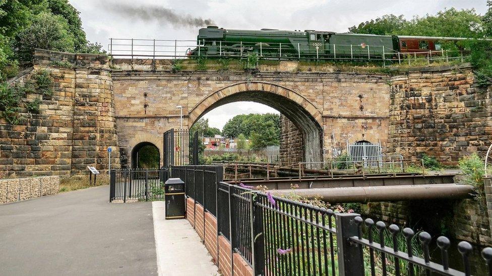 Flying Scotsman crosses Skerne Bridge