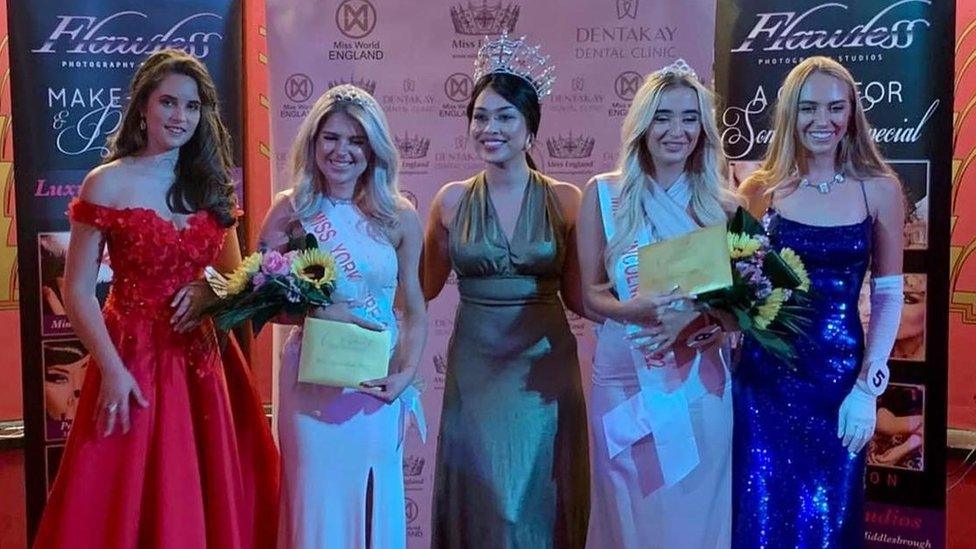 Jennifer Carless with other beauty pageants