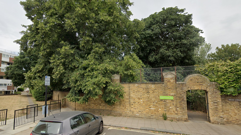 Cemetery in Field Road, Hammersmith