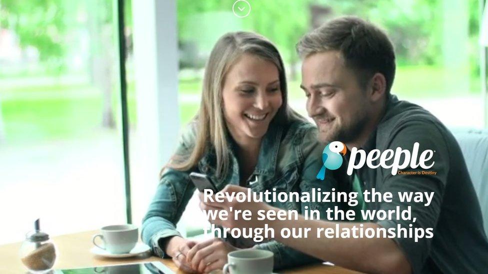 Peeple website - couple looking at phone