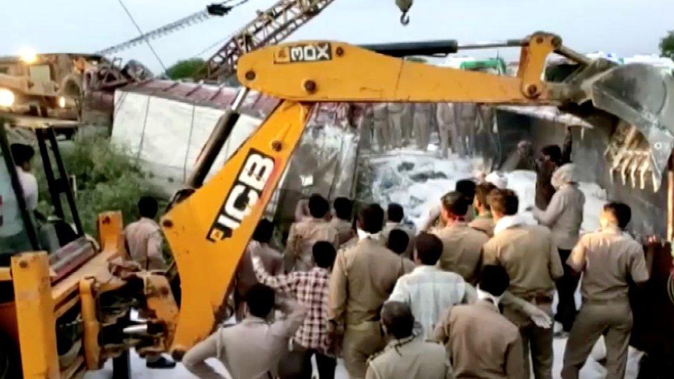 Rescue workers attend the scene of a collision between two lorries in the Auraiya district of Uttar Pradesh (16 May 2020)