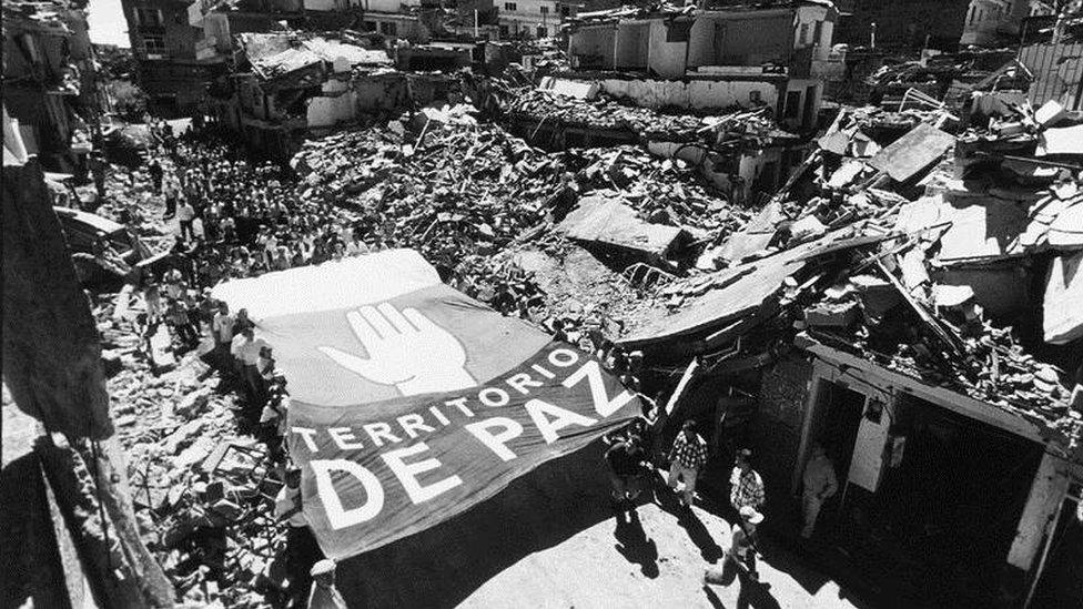 March by the inhabitants of Granada, calling for peace after a guerrilla operation left their town in ruins