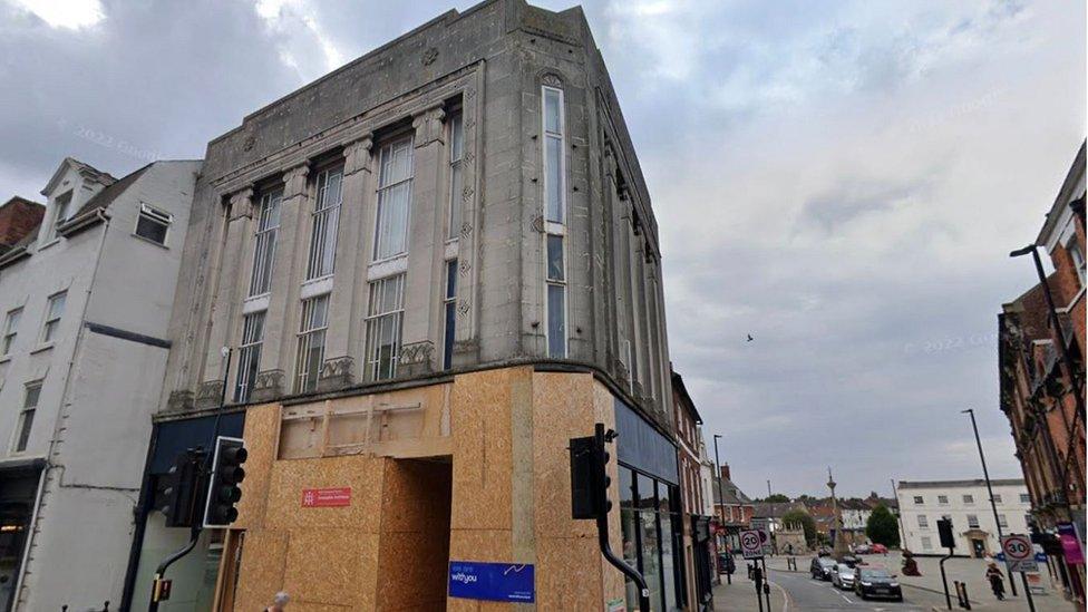 The former Grantham Burtons store (71 High Street)