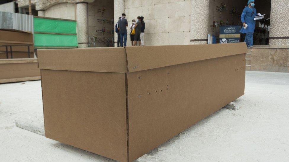 Cardboard coffin at a Guayaquil morgue, 10 Apr 20