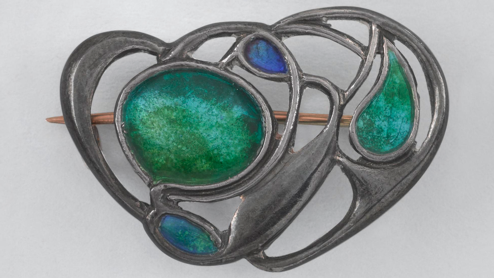 Brooch designed by Knox