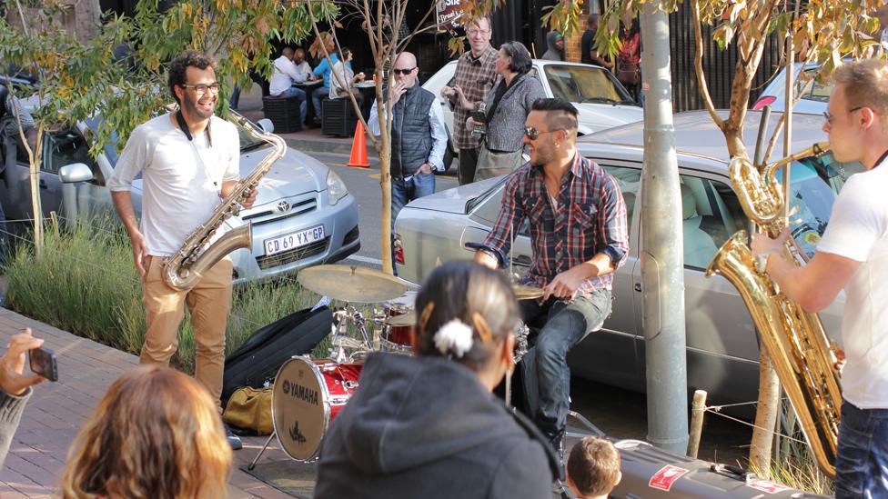 Street musicians in Maboneng